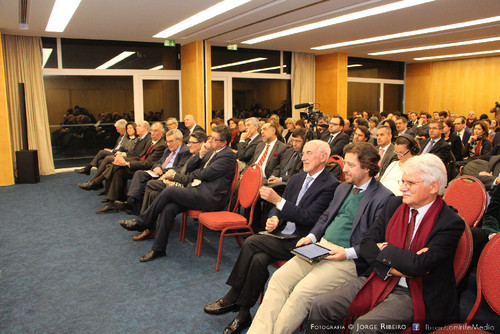 Colóquio sobre Direito e Comunicação Social - Problemas e Desafios, na Quinta das Lágrimas em Coimbra. João Gabriel Silva, Daniel Proença de Carvalho, José Pedro Paiva, Afonso Camões, Carlos Magno Castanheira, António Lobo Xavier, João Calvão da Silva, Vital Moreira, Rui Moura Ramos, Paulo Mota Pinto, José Carlos Vieira de Andrade, Pedro Costa Gonçalves, José Miguel Júdice, Miguel Poiares Maduro, David Dinis, Luísa Roseira, Clara Almeida Santos