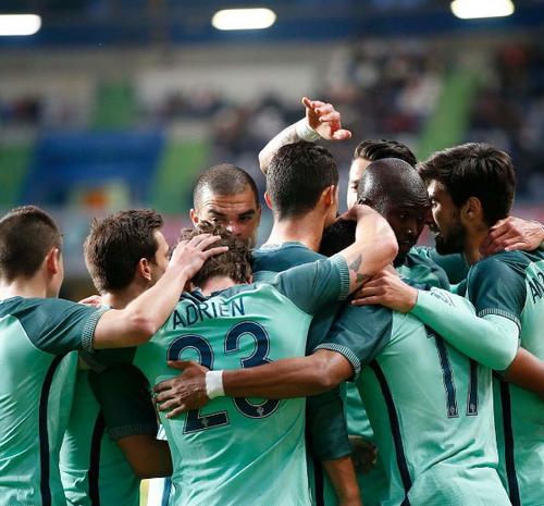 abraço de seleção.jpg