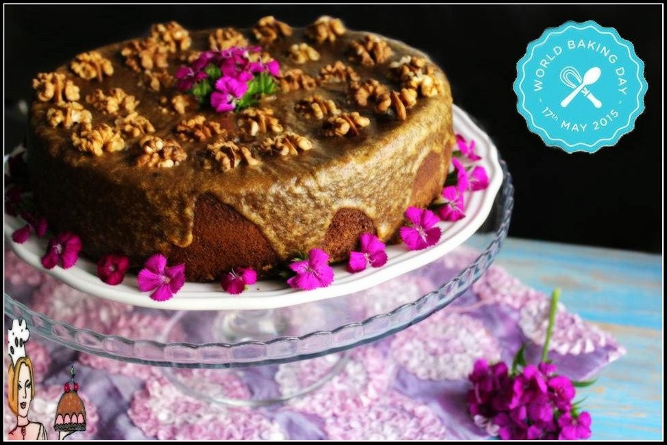Bolo de café com nozes Bolo de café com nozes