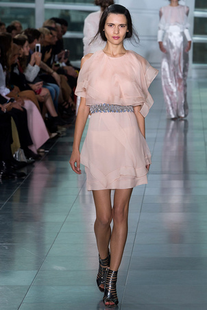 como_vestir_para_una_cita_romantica_507535746_302x